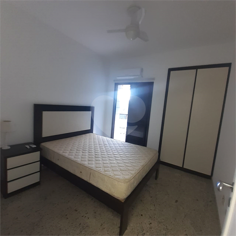 Apartamento no Guarujá com móveis planejados