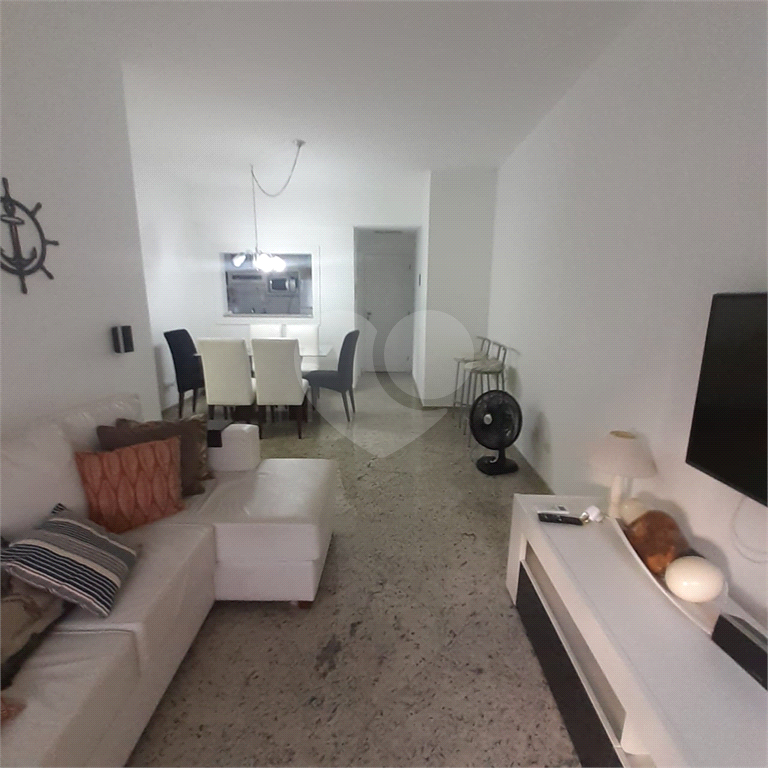 Apartamento no Guarujá com móveis planejados