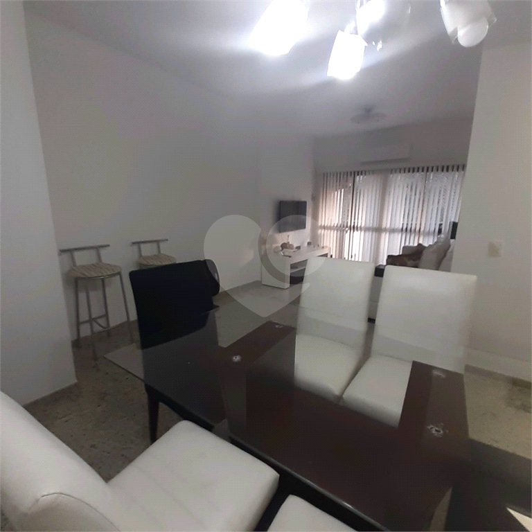 Apartamento no Guarujá com móveis planejados