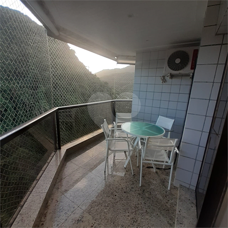 Apartamento no Guarujá com móveis planejados