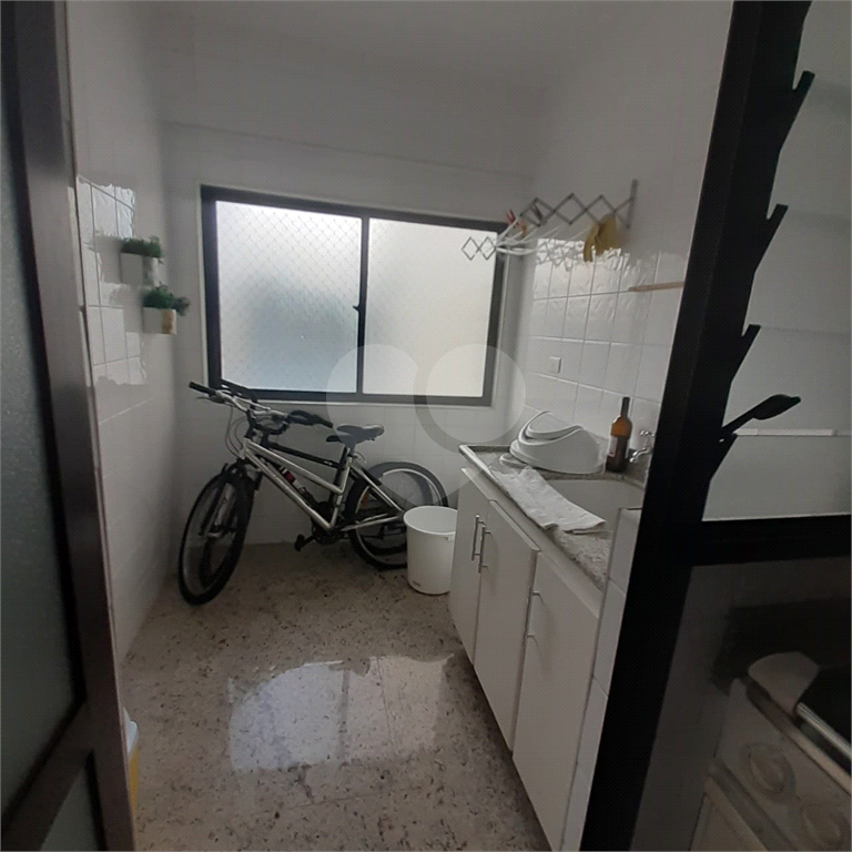 Apartamento no Guarujá com móveis planejados