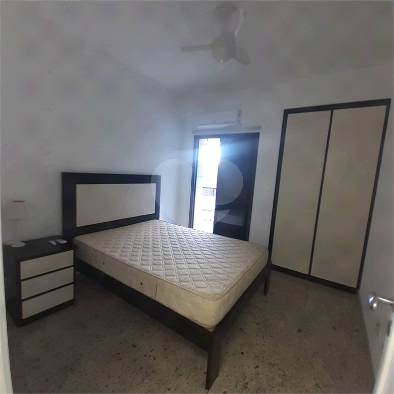 Apartamento no Guarujá com móveis planejados