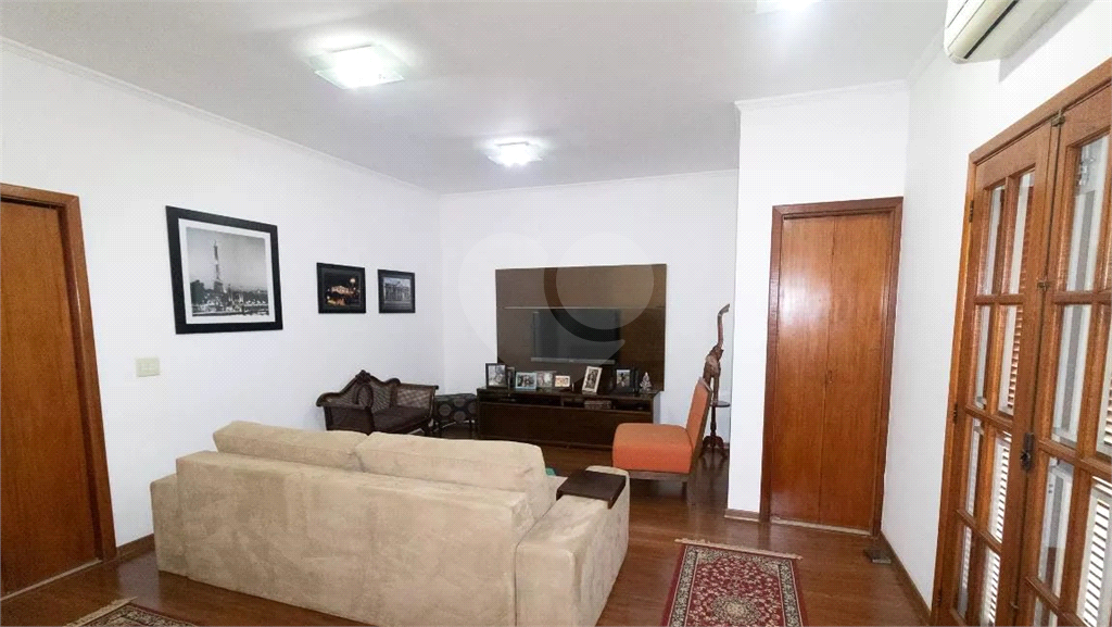 Casa à venda com 210m², 2 quartos e 2 vagas