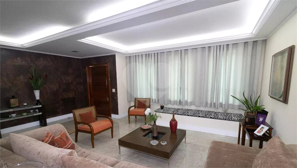 Casa à venda com 210m², 2 quartos e 2 vagas