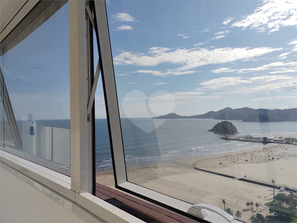 Apartamento em condomínio a beira-mar com serviços exclusivos.