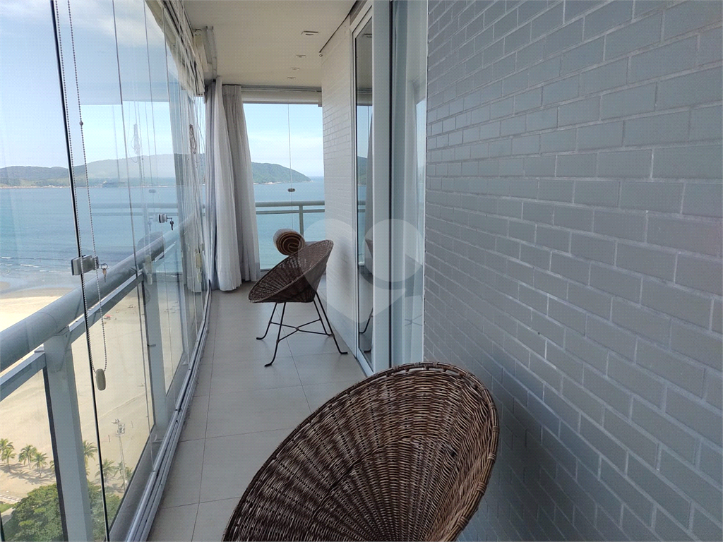 Apartamento em condomínio a beira-mar com serviços exclusivos.