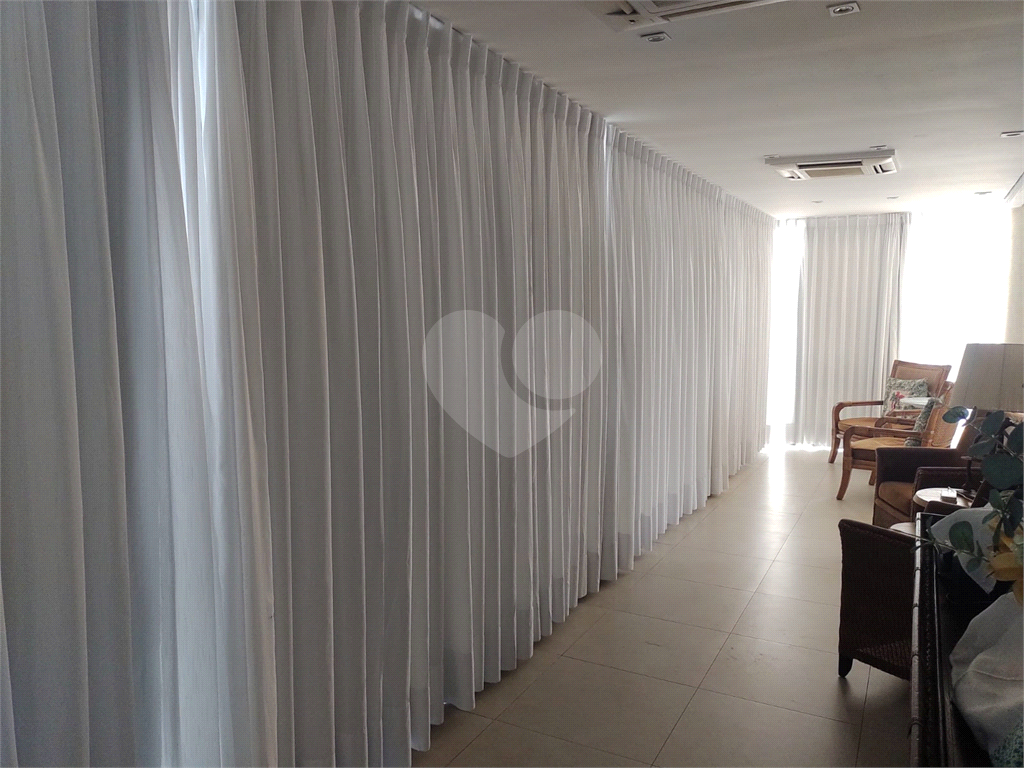 Apartamento em condomínio a beira-mar com serviços exclusivos.