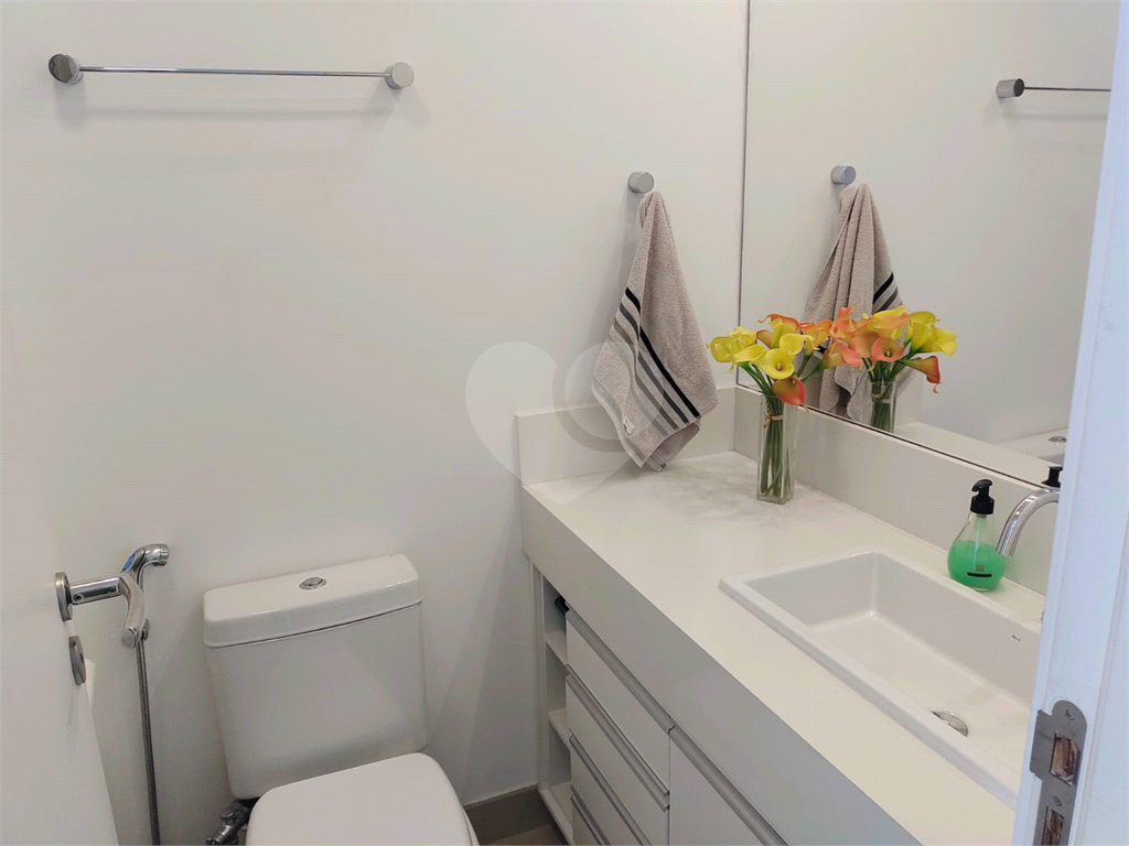 Apartamento em condomínio a beira-mar com serviços exclusivos.