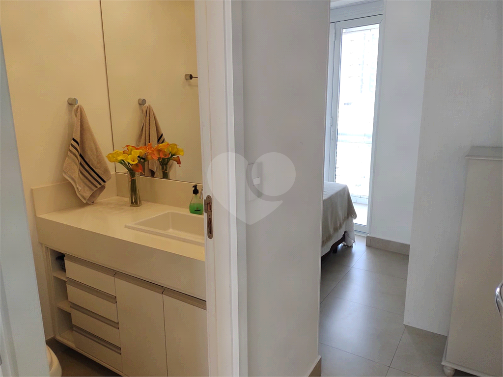 Apartamento em condomínio a beira-mar com serviços exclusivos.