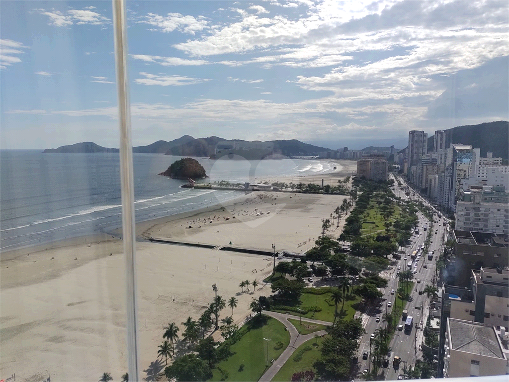Apartamento em condomínio a beira-mar com serviços exclusivos.