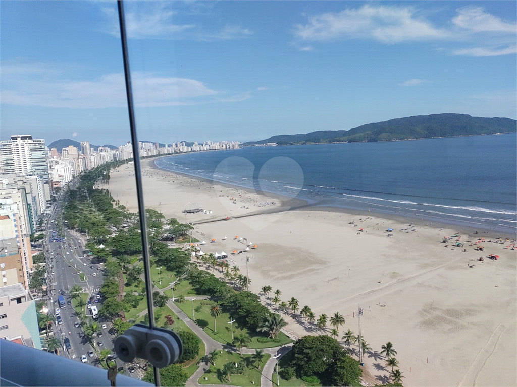 Apartamento em condomínio a beira-mar com serviços exclusivos.