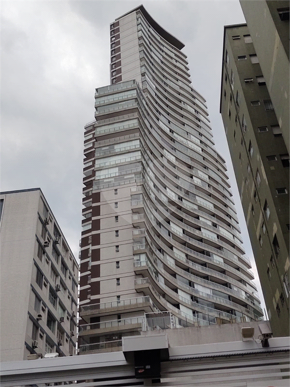 Apartamento em condomínio a beira-mar com serviços exclusivos.