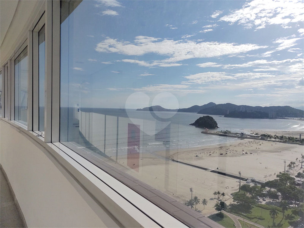 Apartamento em condomínio a beira-mar com serviços exclusivos.