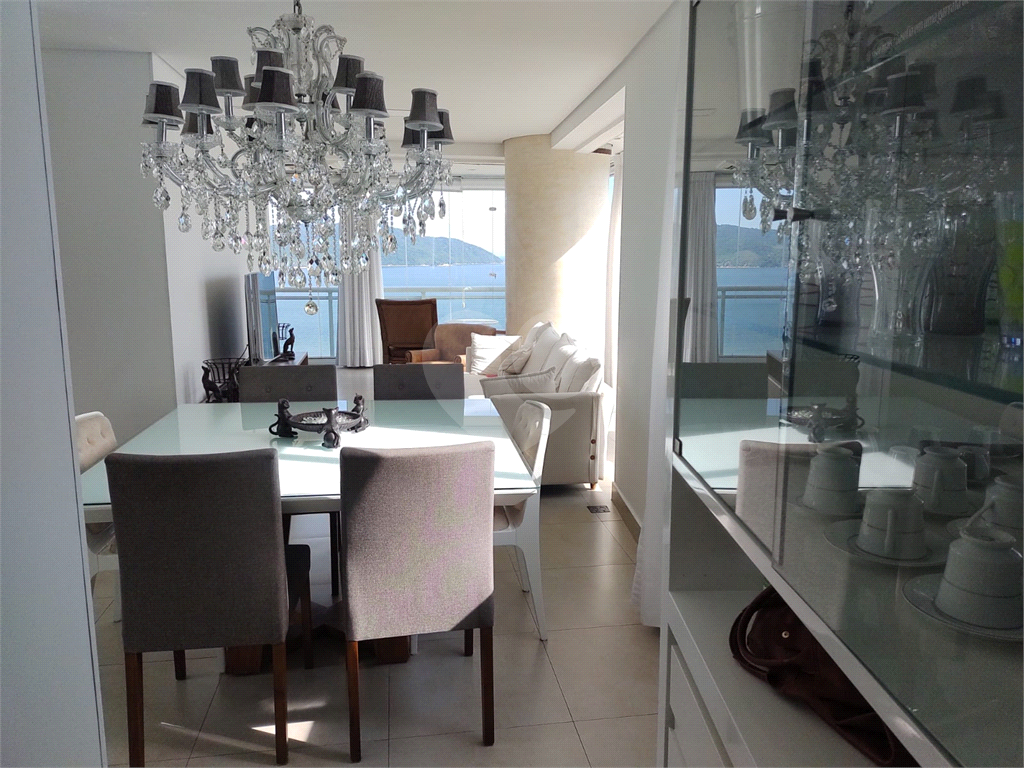 Apartamento em condomínio a beira-mar com serviços exclusivos.