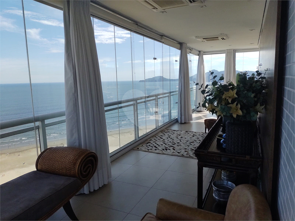 Apartamento em condomínio a beira-mar com serviços exclusivos.