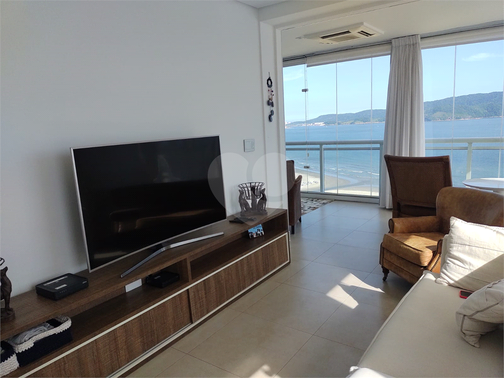 Apartamento em condomínio a beira-mar com serviços exclusivos.