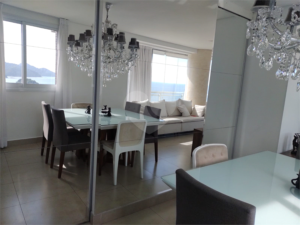 Apartamento em condomínio a beira-mar com serviços exclusivos.