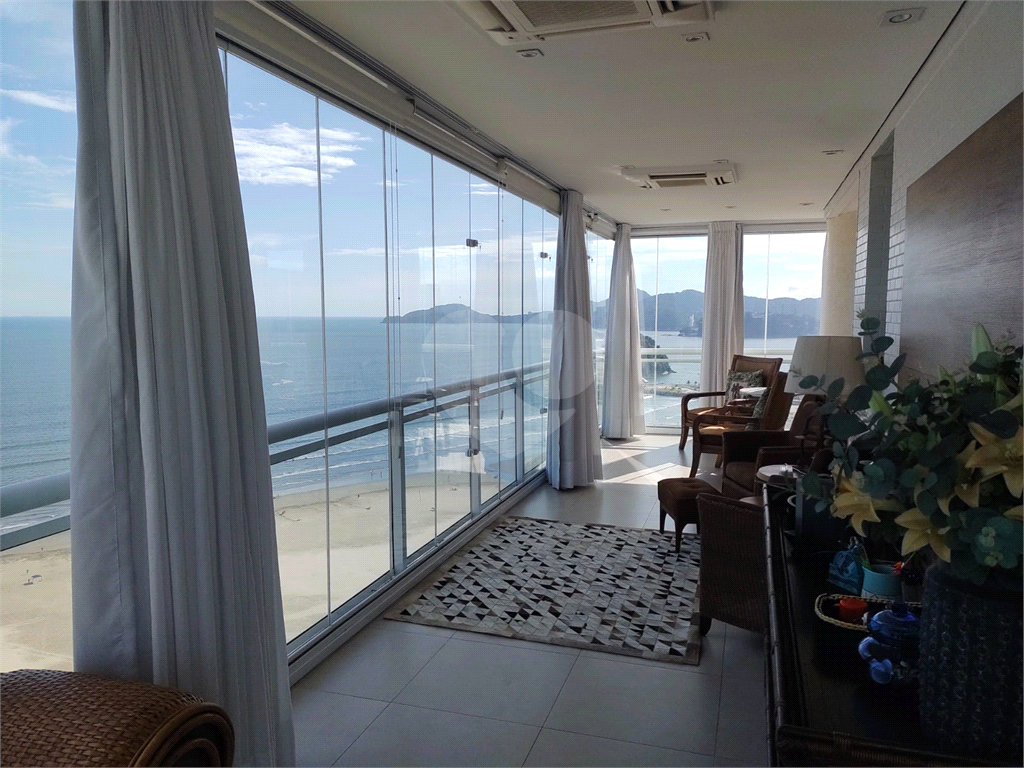 Apartamento em condomínio a beira-mar com serviços exclusivos.