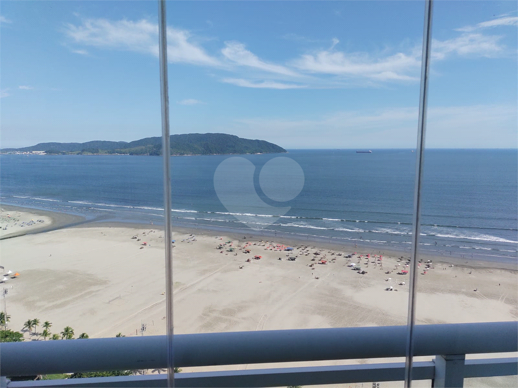 Apartamento em condomínio a beira-mar com serviços exclusivos.