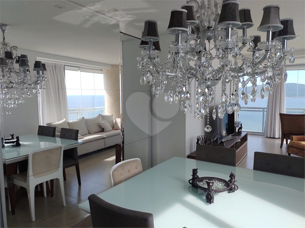 Apartamento em condomínio a beira-mar com serviços exclusivos.