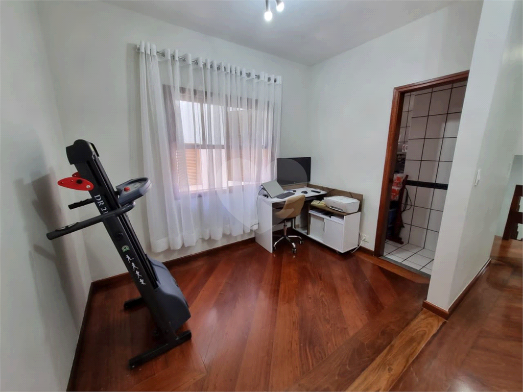Sobrado com segurança 24 horas