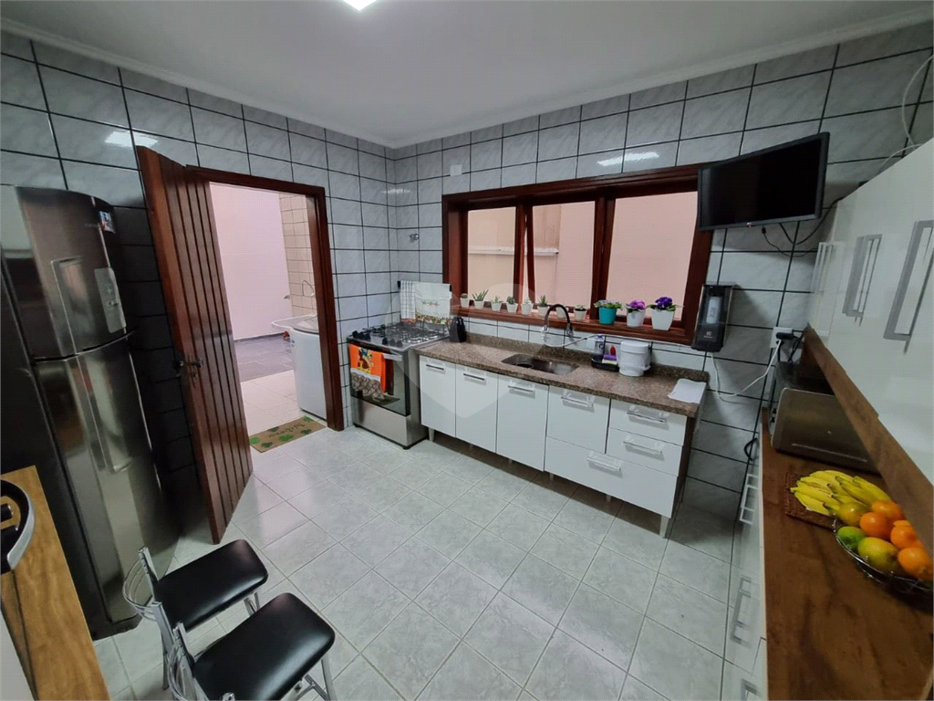 Sobrado com segurança 24 horas