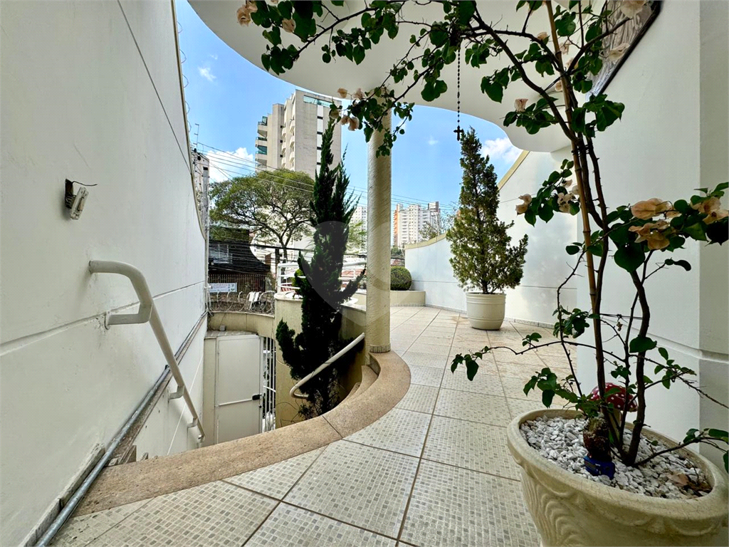 SOBRADO COM 237 METROS CONSTRUÍDOS - 4 QUARTOS - 4 VAGAS - JARDIM FRANÇA