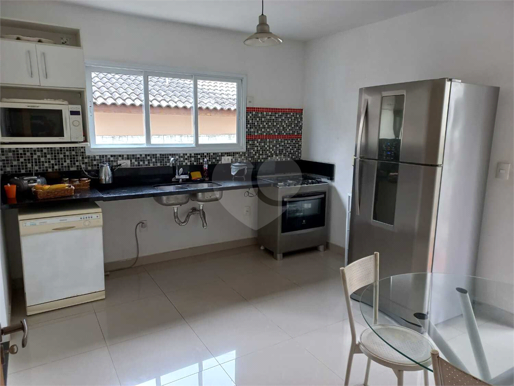 Casa de Condomínio à venda com 3 quartos, 242m² - Foto 9