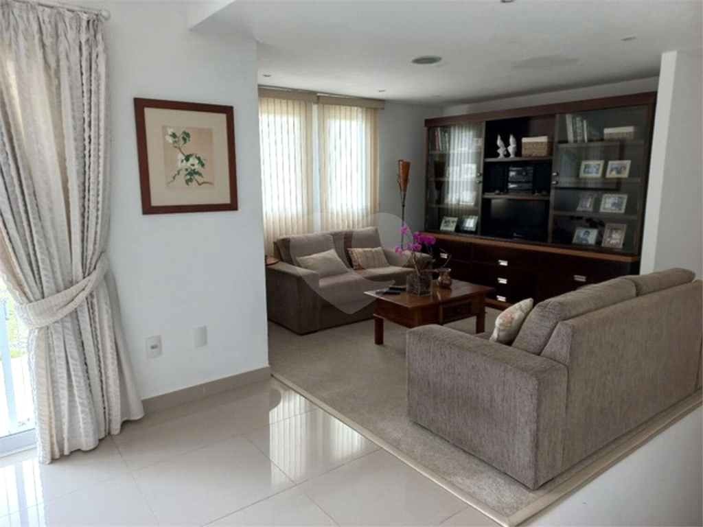 Casa de Condomínio à venda com 3 quartos, 242m² - Foto 4