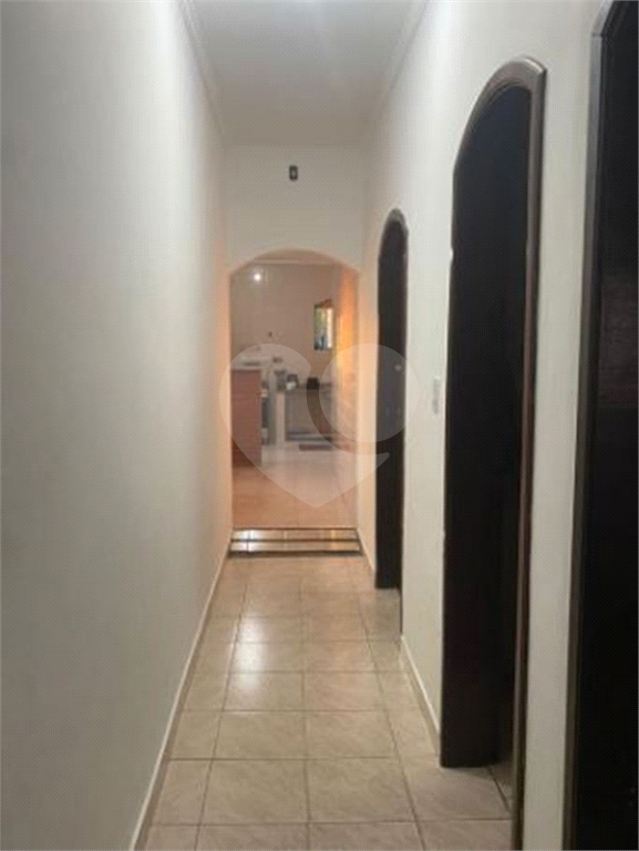 Excelente Casa Térrea à venda com 300m²  de área total, localizado no bairro da Vila Galvão.