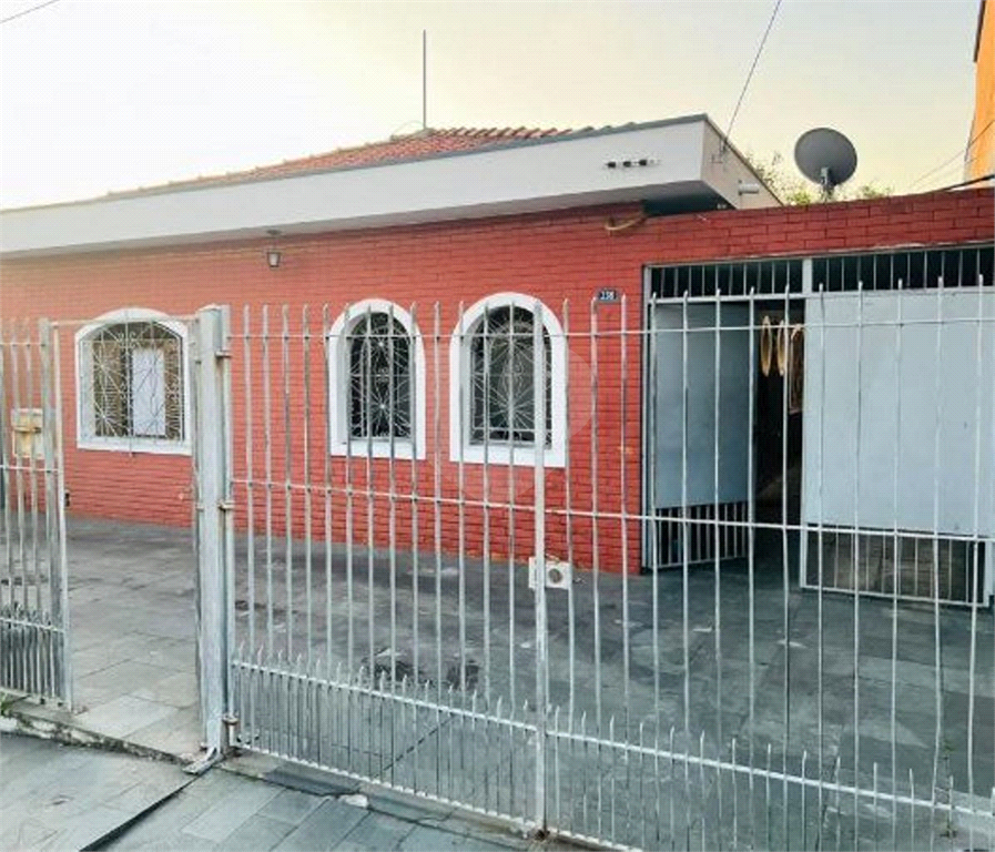 Excelente Casa Térrea à venda com 300m²  de área total, localizado no bairro da Vila Galvão.