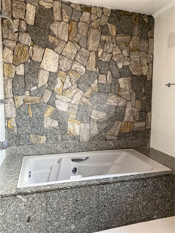 Casa estilo clássico a venda 3 Suites - Vila Rosaria