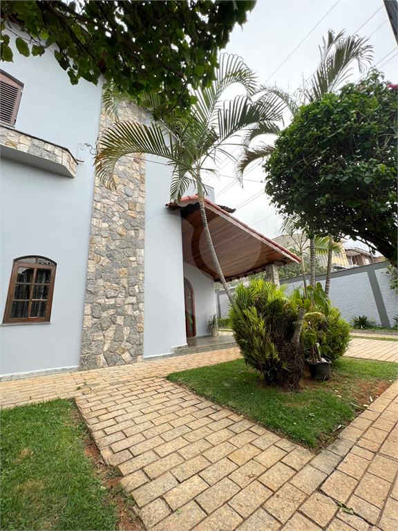 Casa estilo clássico a venda 3 Suites - Vila Rosaria