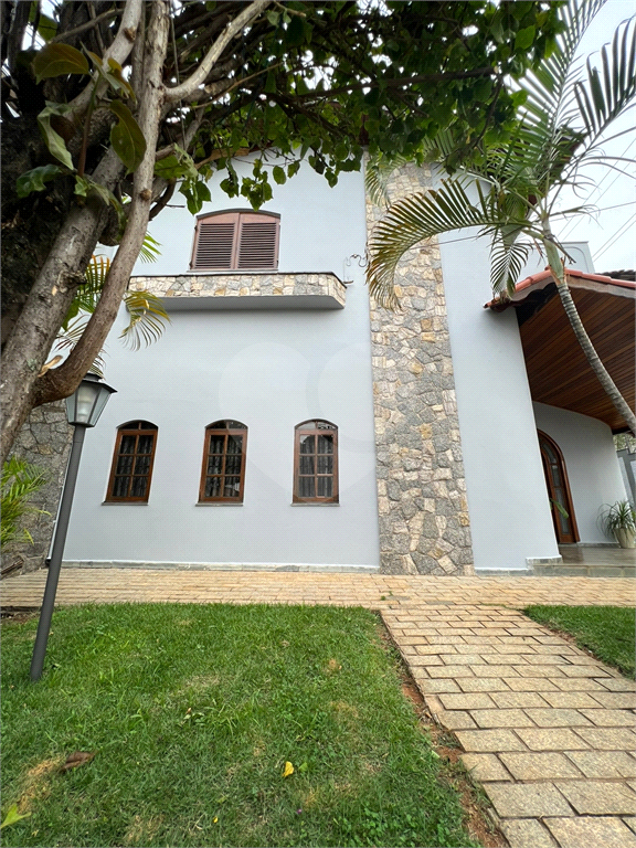Casa estilo clássico a venda 3 Suites - Vila Rosaria