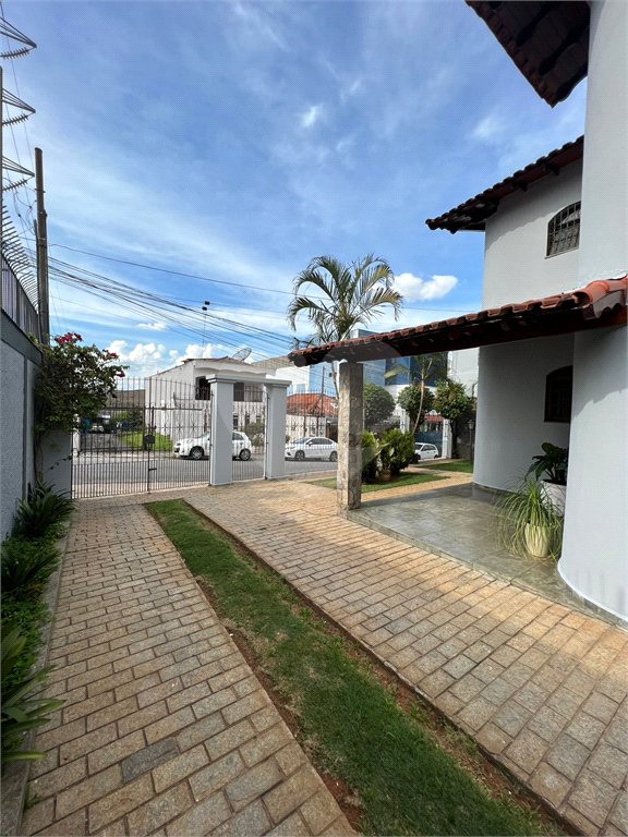 Casa estilo clássico a venda 3 Suites - Vila Rosaria