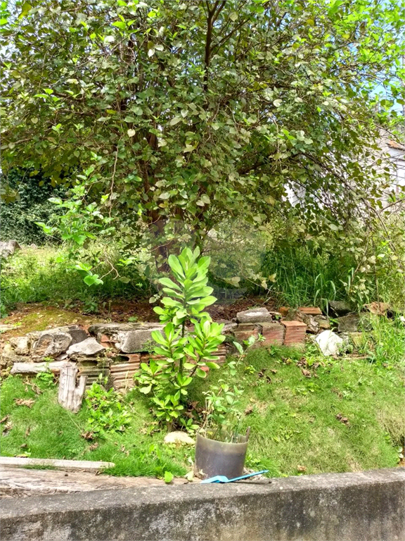 TERRENO COM UMA CASA QUE PRECISA DE REFORMA