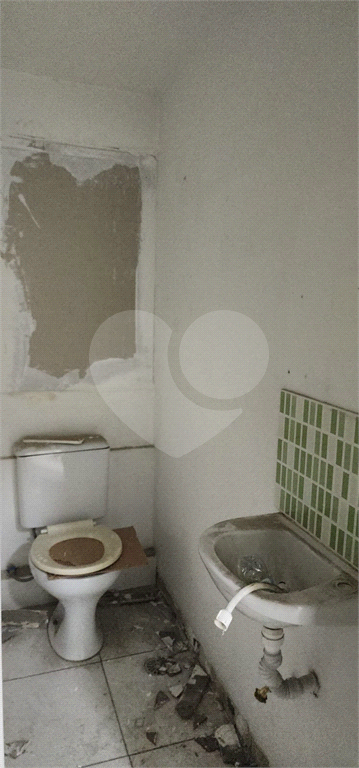 TERRENO COM UMA CASA QUE PRECISA DE REFORMA
