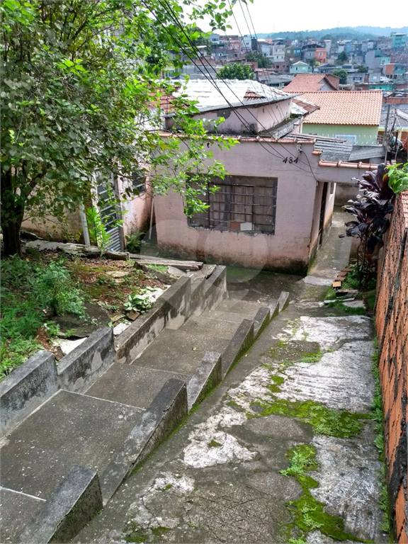 TERRENO COM UMA CASA QUE PRECISA DE REFORMA