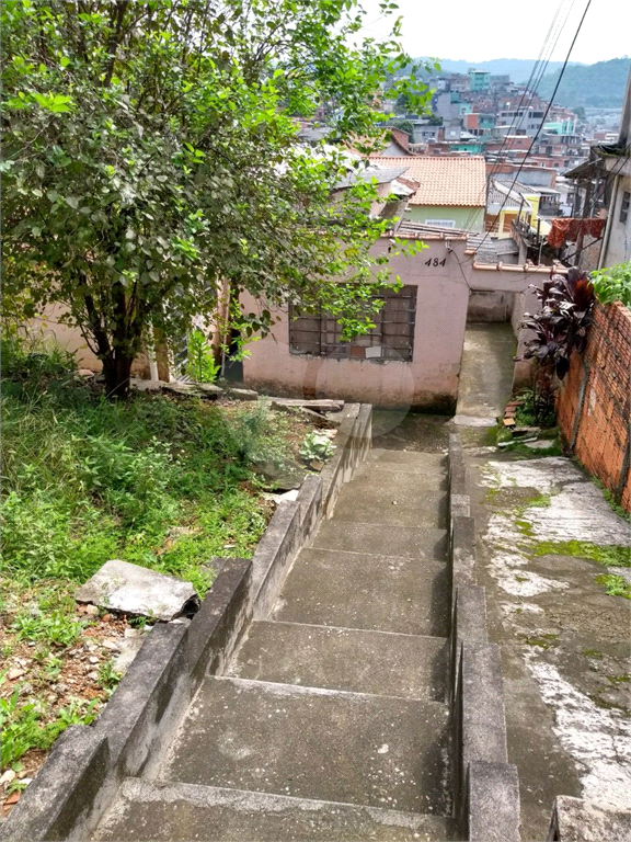 TERRENO COM UMA CASA QUE PRECISA DE REFORMA