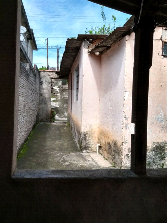 TERRENO COM UMA CASA QUE PRECISA DE REFORMA