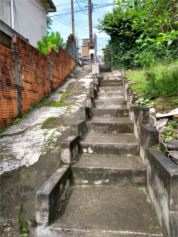 TERRENO COM UMA CASA QUE PRECISA DE REFORMA