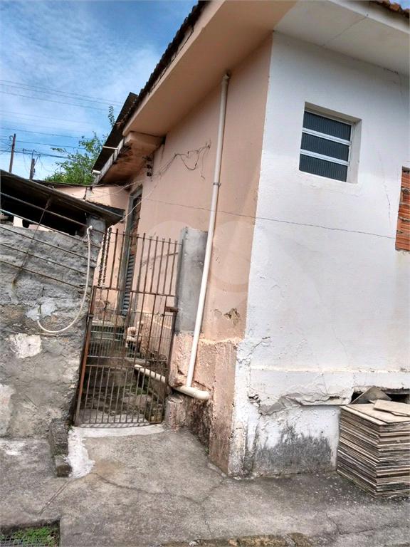 TERRENO COM UMA CASA QUE PRECISA DE REFORMA
