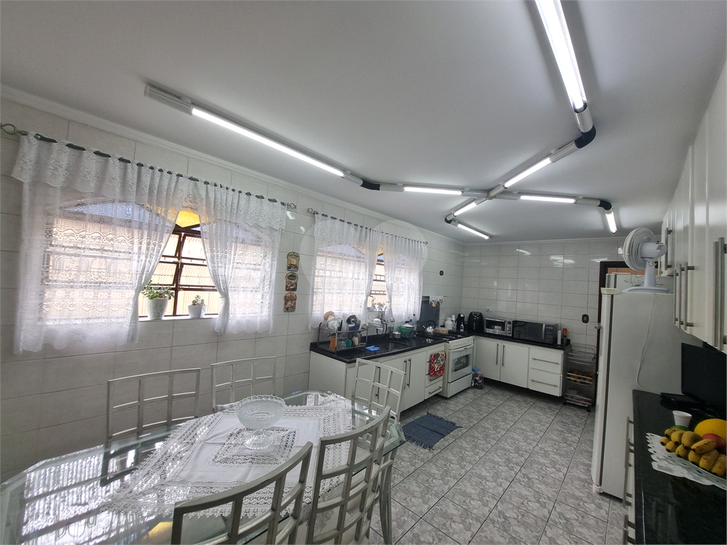 Sobrado com 177 m², 3 dormitórios e 5 vagas na Vila Isolina Mazzei