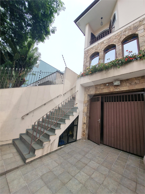 Sobrado com 177 m², 3 dormitórios e 5 vagas na Vila Isolina Mazzei