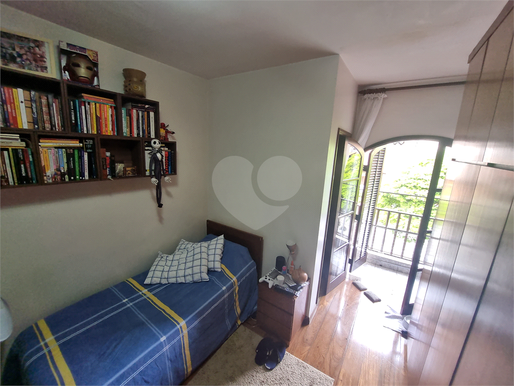 Sobrado com 177 m², 3 dormitórios e 5 vagas na Vila Isolina Mazzei