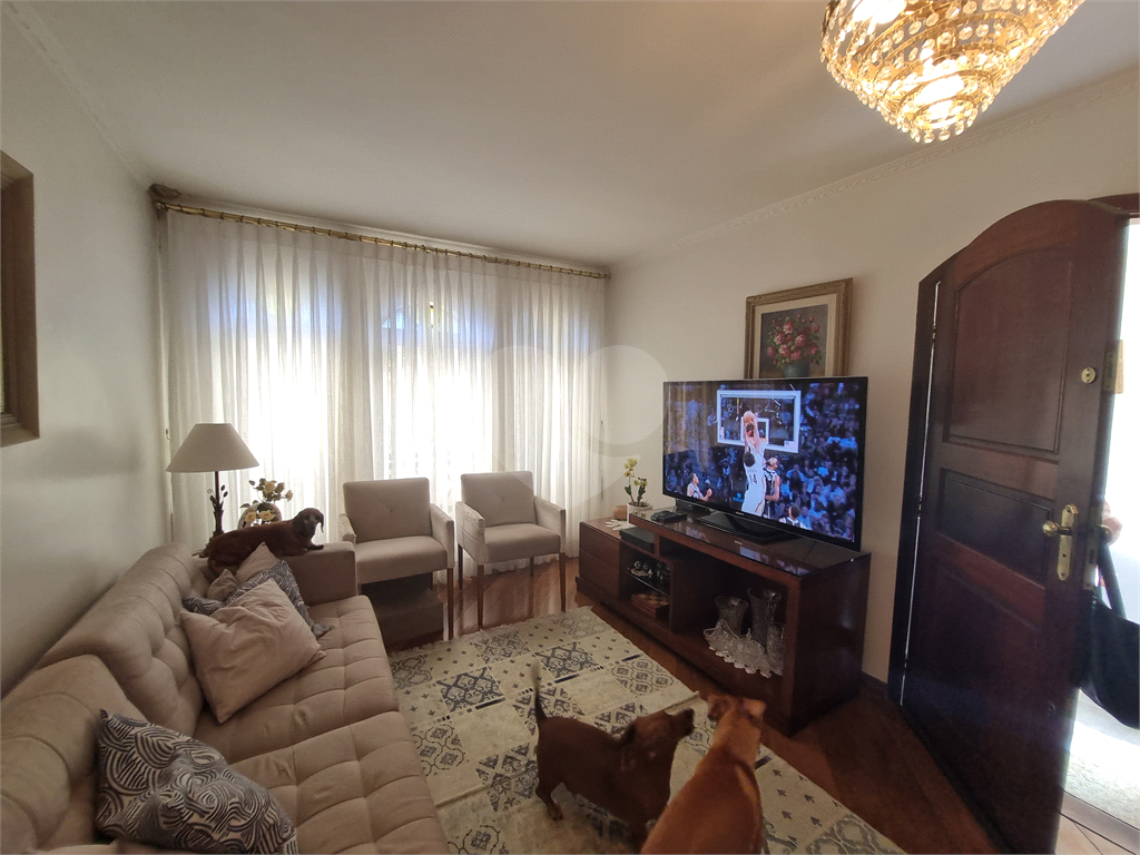Sobrado com 177 m², 3 dormitórios e 5 vagas na Vila Isolina Mazzei