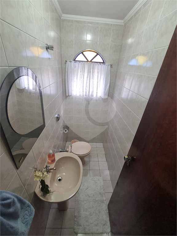 Sobrado com 177 m², 3 dormitórios e 5 vagas na Vila Isolina Mazzei