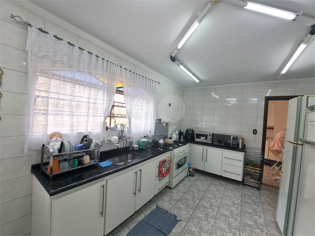 Sobrado com 177 m², 3 dormitórios e 5 vagas na Vila Isolina Mazzei
