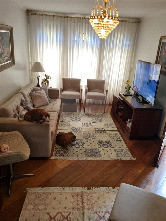 Sobrado com 177 m², 3 dormitórios e 5 vagas na Vila Isolina Mazzei