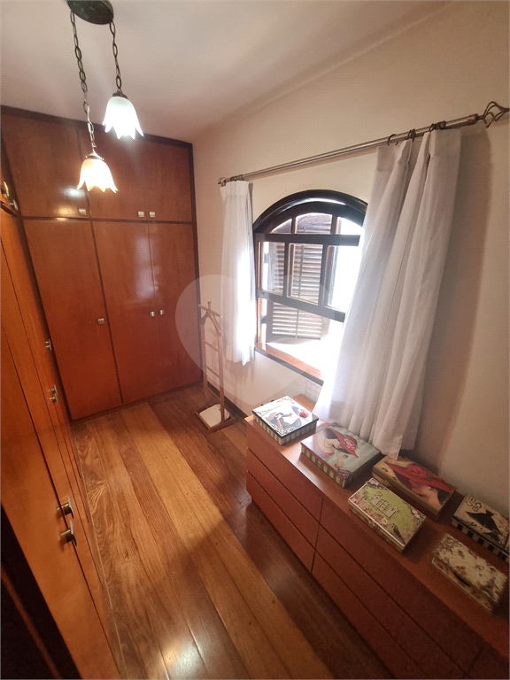 Sobrado com 177 m², 3 dormitórios e 5 vagas na Vila Isolina Mazzei